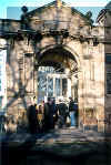 Eingang "7 George Square" (53 KB)